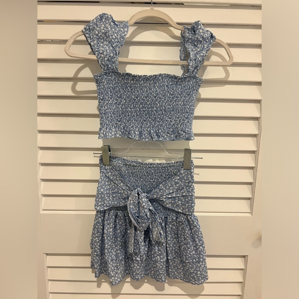 ZOEY REVA Light Blue & White Floral Cropped top and skirt set Size: S